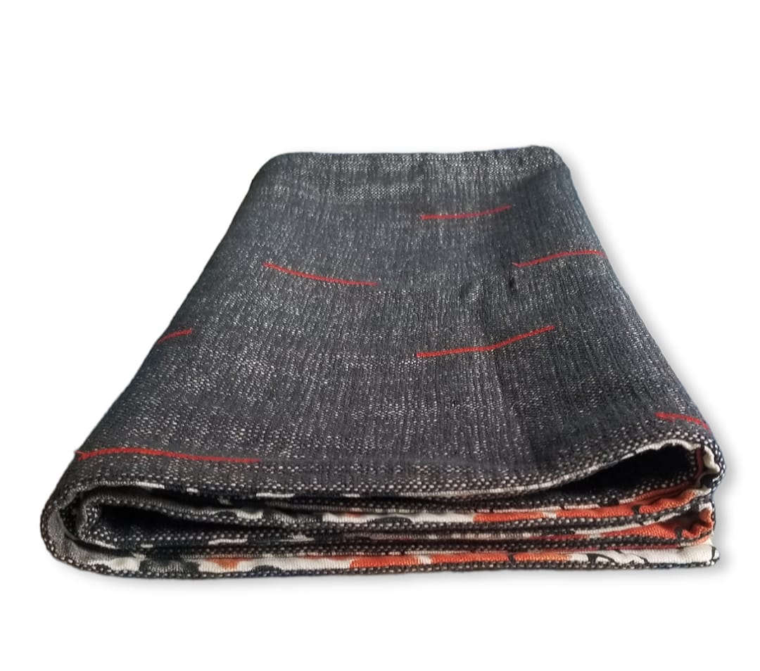 Bring the beauty of spring indoors with our Easy Spring Bed Runner! Expertly handcrafted from luxury woven fabric in a delightful blend of playful black and orange, this reversible design adds a touch of high-end designer flair to any bedroom. Create an inviting atmosphere and make your queen bed look like a million bucks.