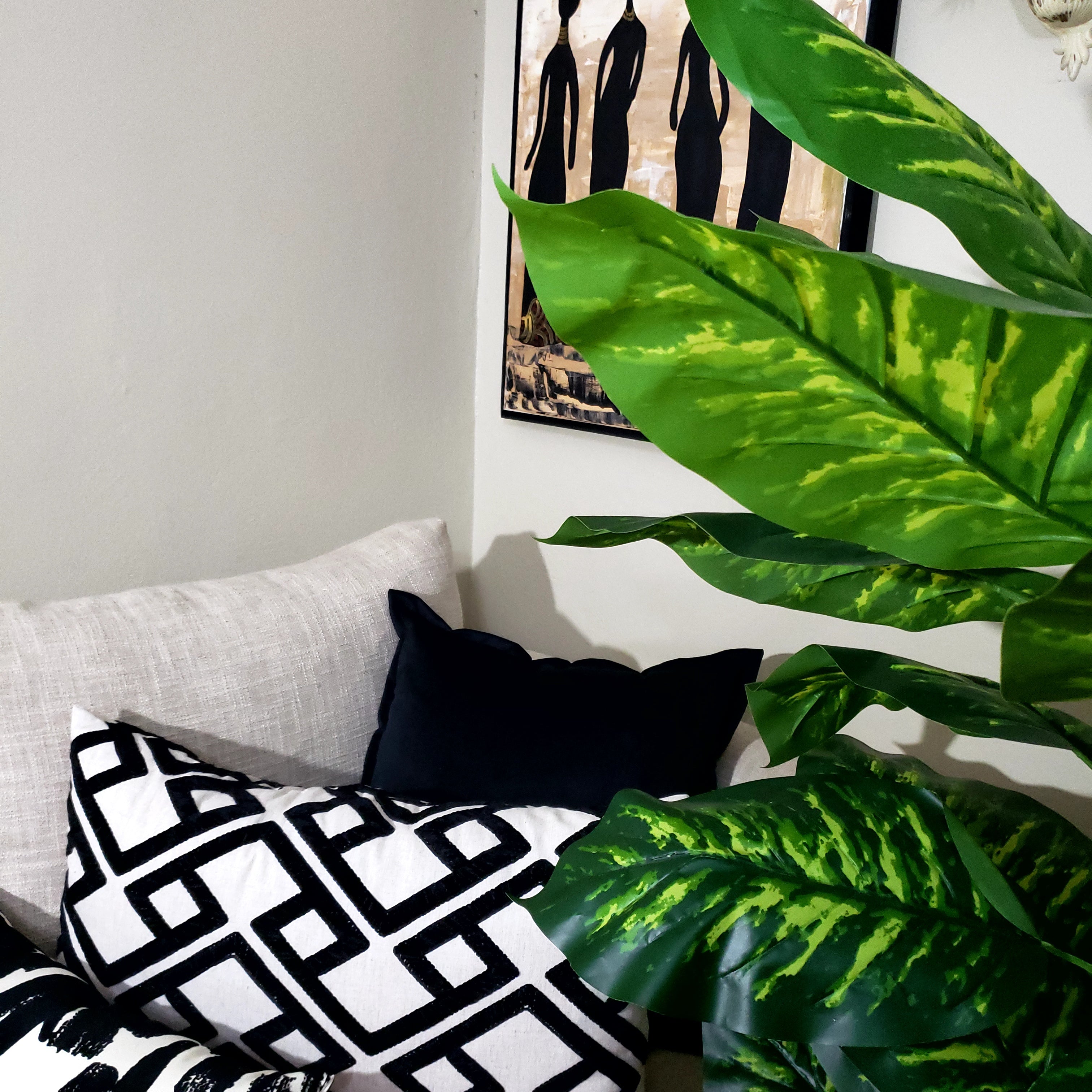 Shop our luxury designer pkaufman black and white cushions.Add a bold and stylish touch to your home decor with this luxurious black pillow cover. Made with high-quality microsuede designer fabric, its flanged edges provide an elegant look while also making it versatile for any room. Make a statement and enhance your living space with this must-have accessory.